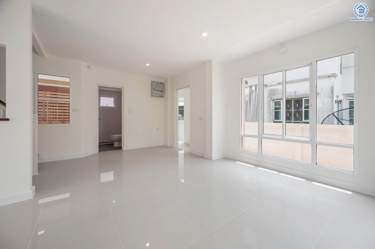 บ้านมือสองตกแต่งใหม่ โครงการ ชัยพฤกษ์ ติวานนท์-ราชพฤกษ์1 เนื้อที่ 51.30 ตร.ว. ฟังก์ชัน 3 ห้องนอน 2 ห้องน้ำ จอดรถได้ 1 คัน บรรยากาศเงียบสงบเป็นส่วนตัว สิ่งอำนวยความสะดวกมากมาย! บนทำเลศักยภาพ หน้าโครงการติดถนนใหญ่ เชื่อมต่อถนนราชพฤกษ์ ใกล้จุดขึ้นทางด่วน "ศรีสมาน"...